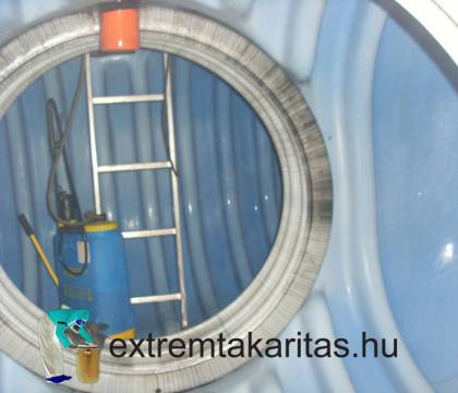 Víztározó takarítása