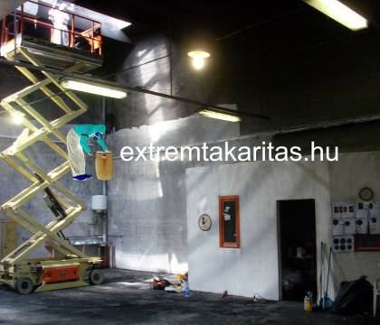 Por és korom mentesítés ipari takarítás, porszívás