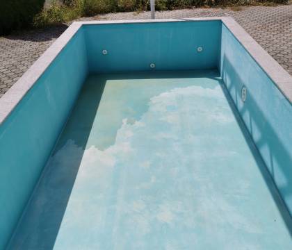 Medence tisztítás után