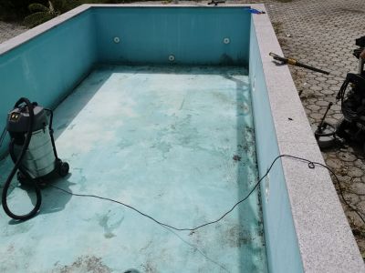 Medence takarítása, szívattyúzása, fertőtlenítése